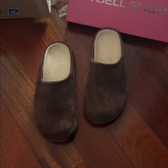 Chic Brown Suede Mules - Picture 5 of 7